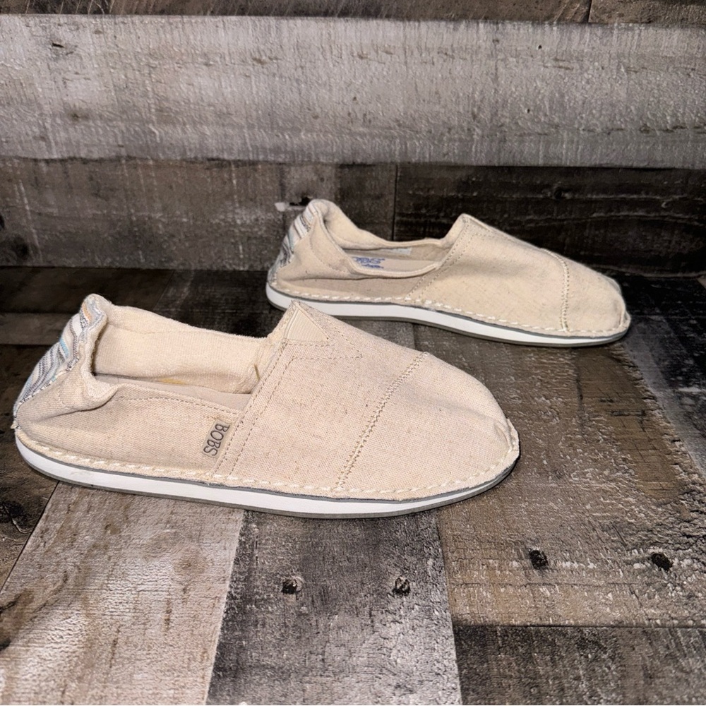 Bobs From Sketchers Loafers Cream 7 NEW Memory Foam Canvas Scrunch Back